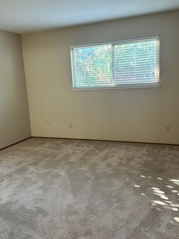 Building Photo - 715 Caliente Ave