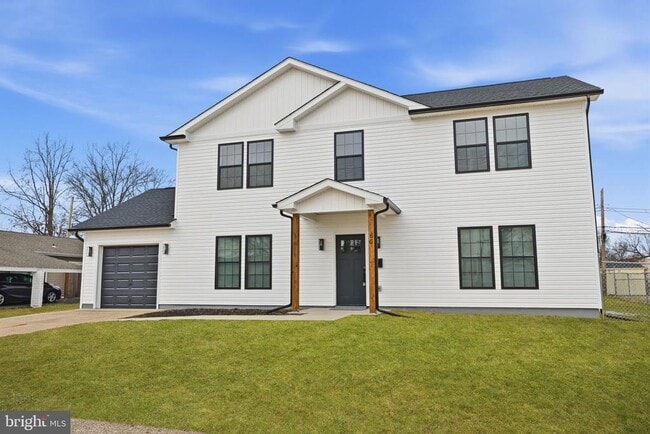 Building Photo - 65 Oaktree Dr