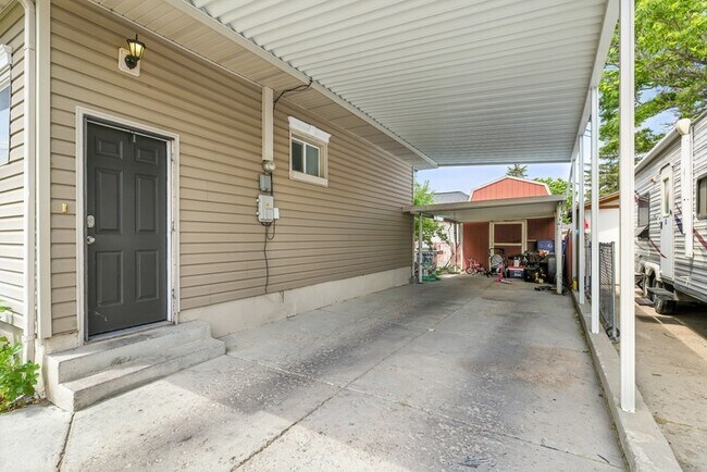 Building Photo - 191 E 100 N
