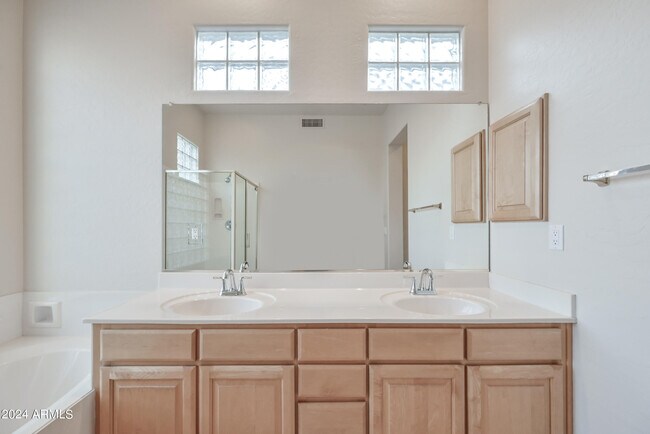 Building Photo - 6572 Shooting Star Way