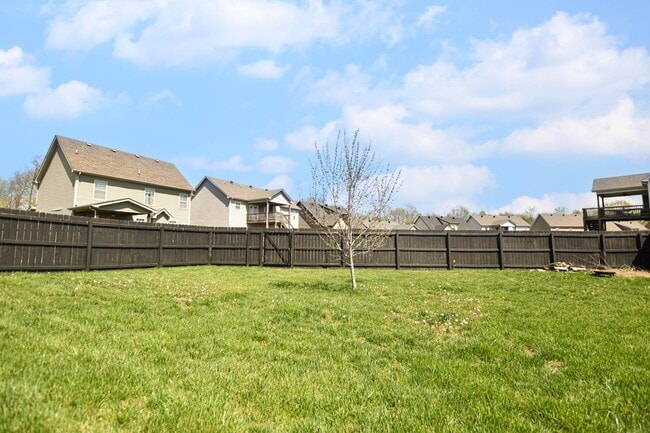 Building Photo - Pet Friendly Three Bedroom!