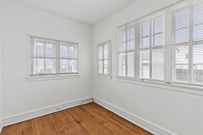 Bonus Room - 5949 W Park Ave