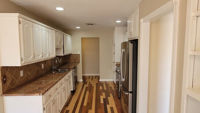 Building Photo - Coming Soon!!  3/2/2 - Fireplace - Private Yard with great back views
