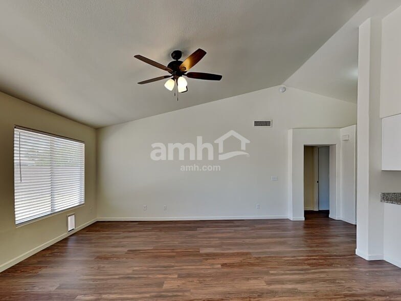 Building Photo - 7647 W Cameron Dr