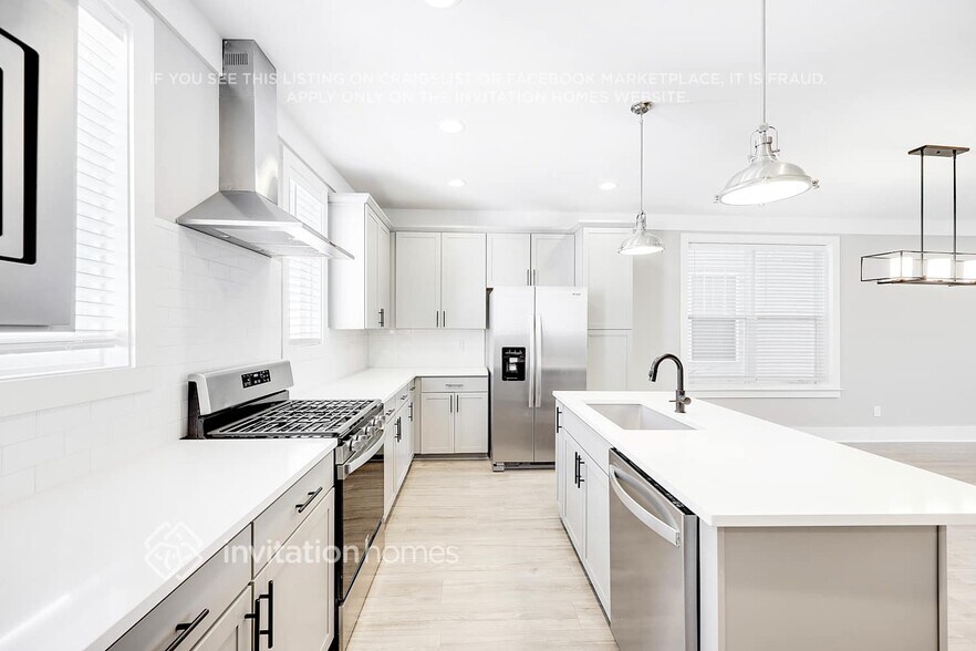 Building Photo - 647 Vernon Ave