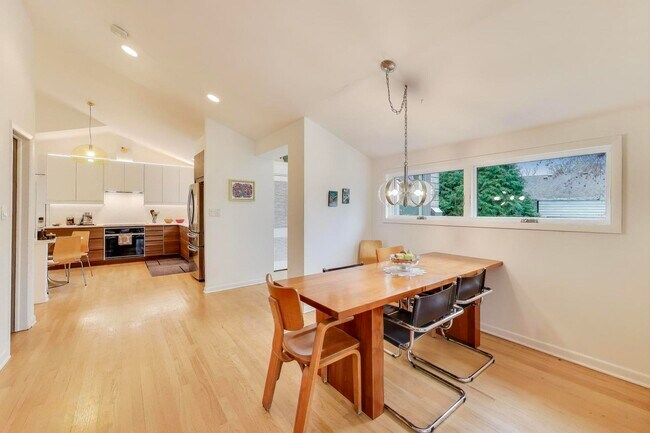 Building Photo - 321 Ferndale Rd