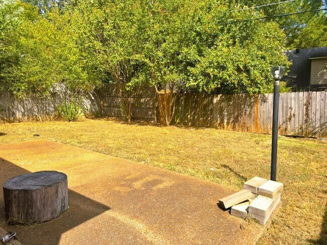 Building Photo - 2806 Maryland Cir E