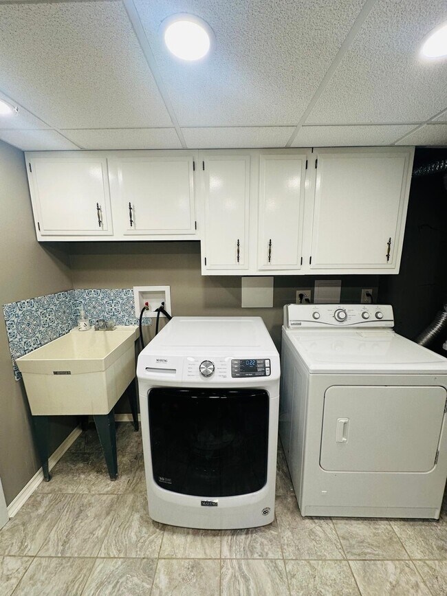 Building Photo - 2062 Danbury Pl