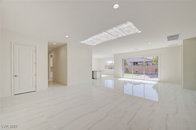 Building Photo - 555 Jerry Bird Ct