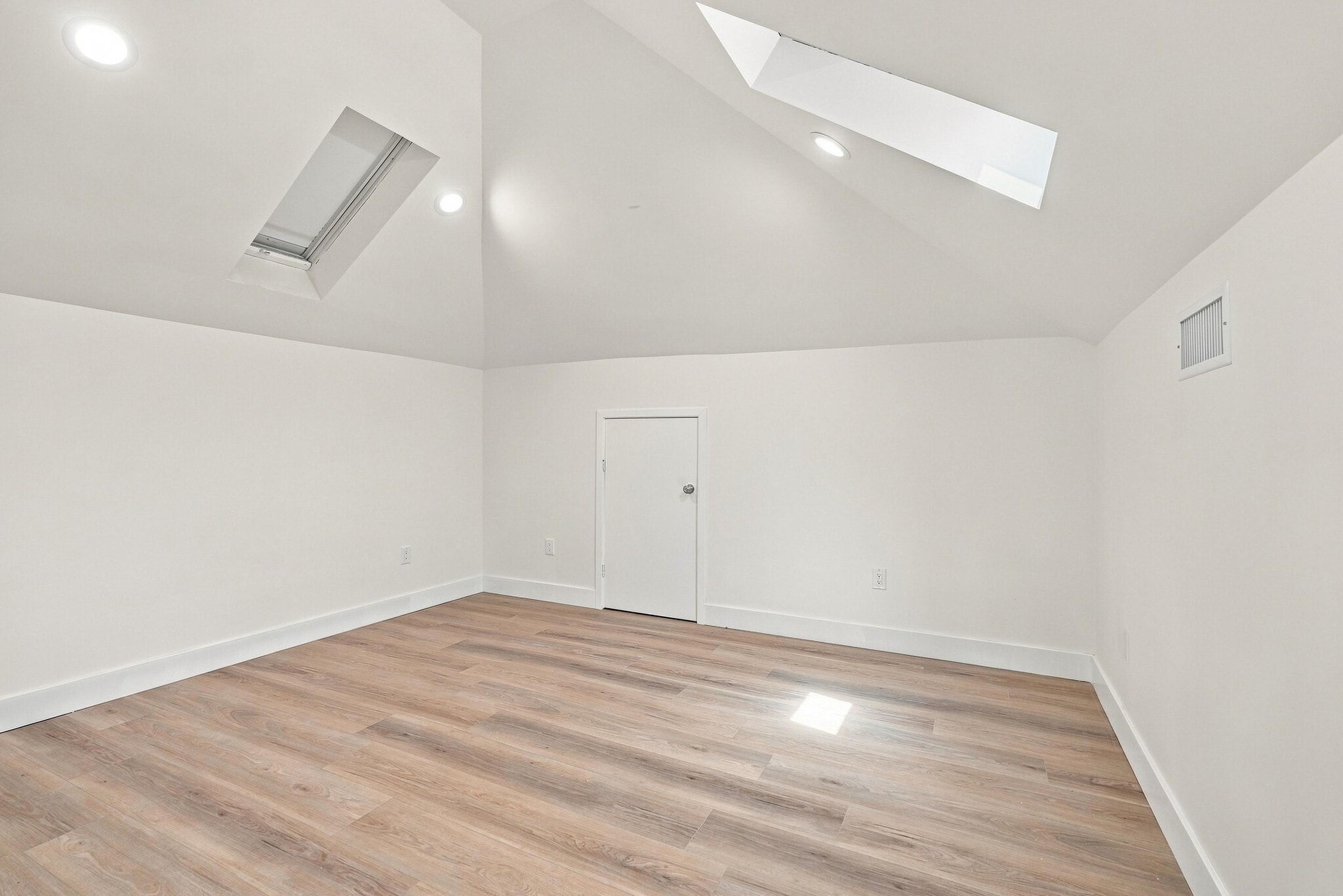 Building Photo - 3410 W 27th St