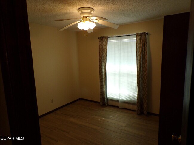 Building Photo - 4699 Round Rock Dr