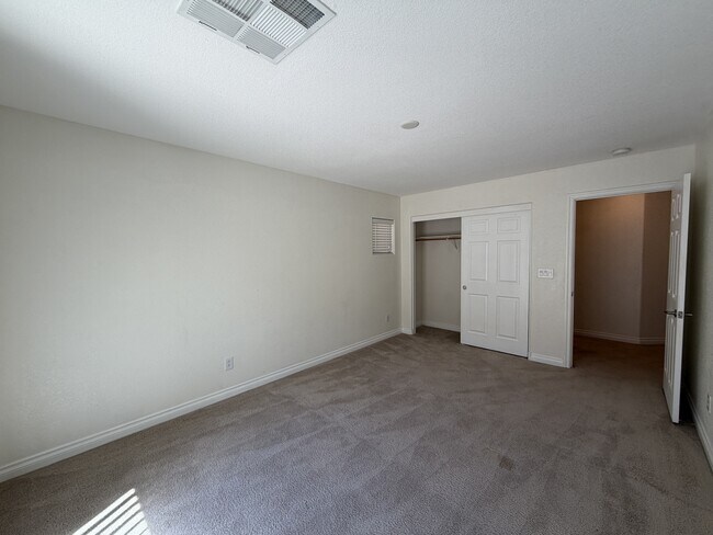 Building Photo - 4723 Killington St