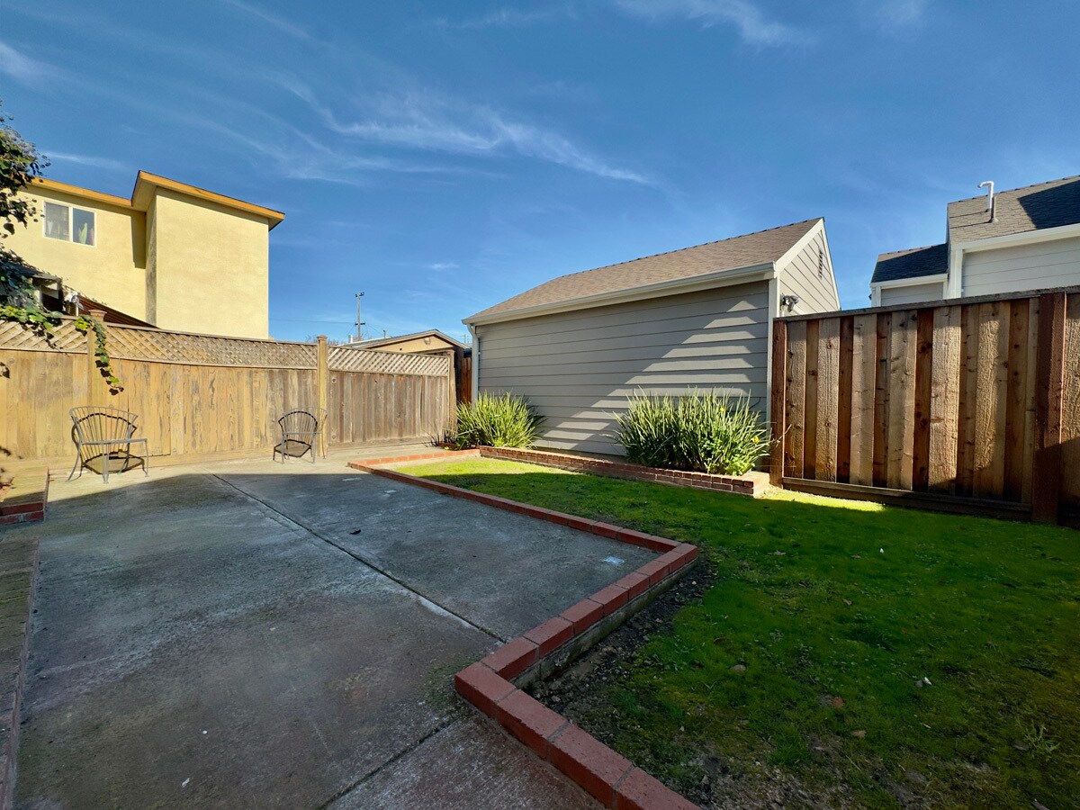 Building Photo - 2307 107th Ave