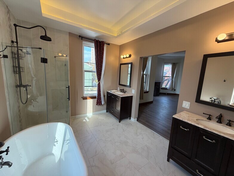 Building Photo - 501 Russell St