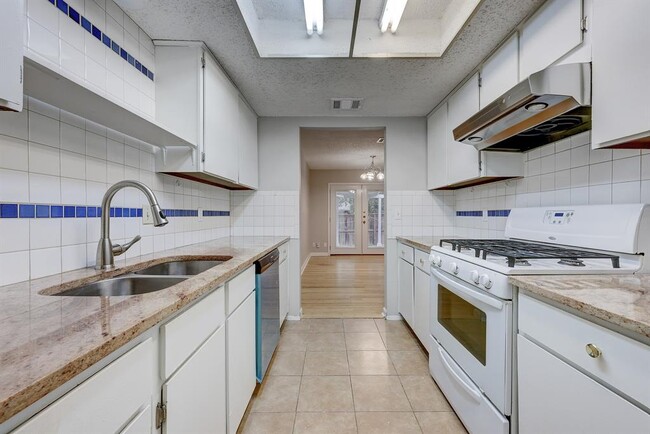 Building Photo - 6300 Capriola Dr