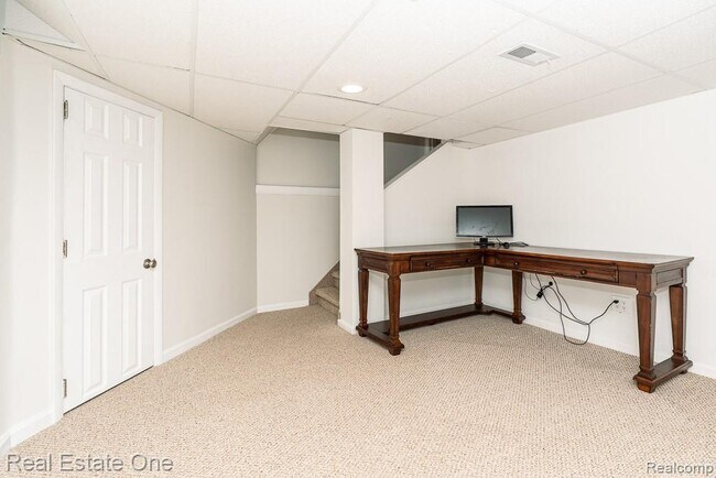 Building Photo - 732 Rutgers Rd