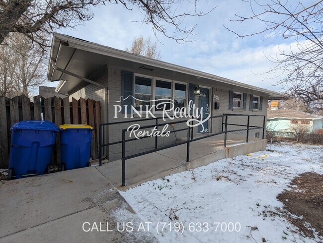 Building Photo - 2545 Lelaray St