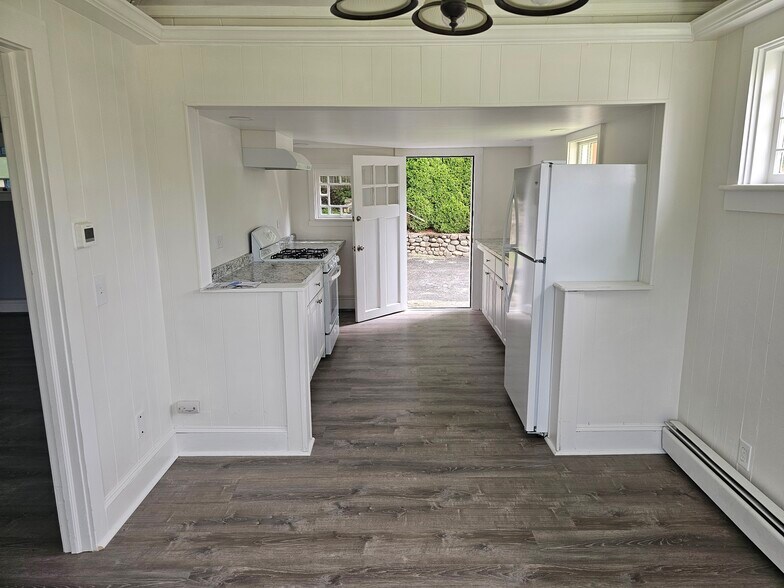 Building Photo - 53 Grove St