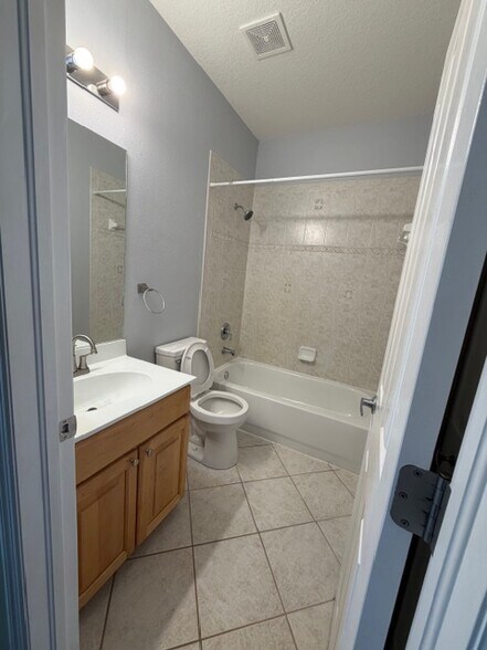 Building Photo - 2927 Bayshore Pointe Dr