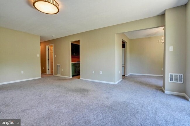 Building Photo - 325 Westridge Cir