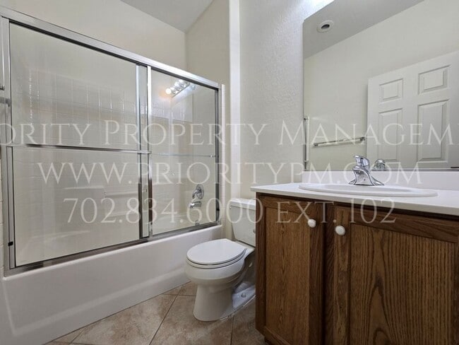 Building Photo - ~~Sun City Aliante 2 Bedroom + Den ~ 1200+ sq ft