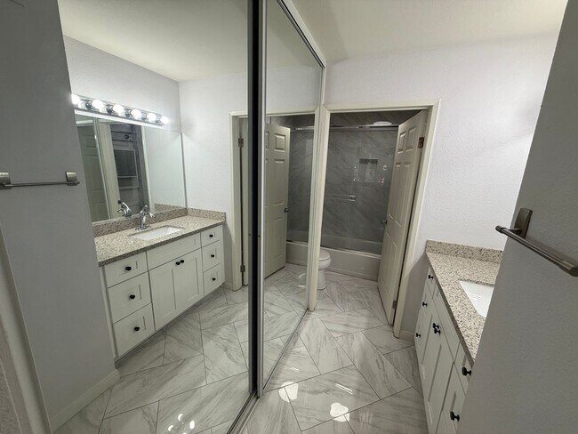 Building Photo - Modern 1-Bedroom Condo with Resort-Style A...