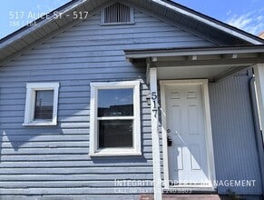 Building Photo - 517 Alice St