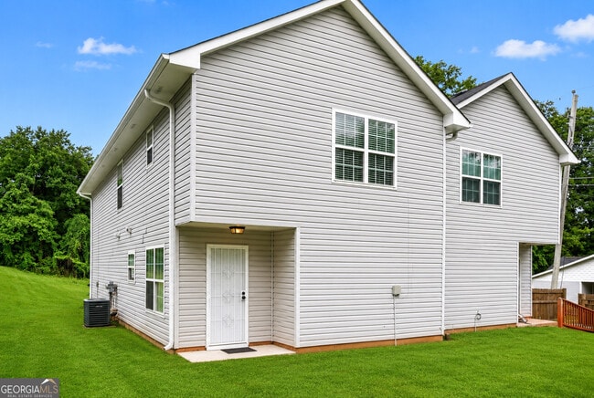 Building Photo - 312 Louise Ln