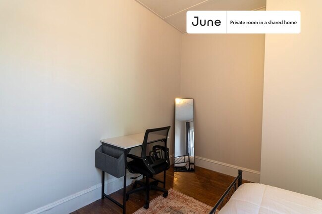 Building Photo - Private bedroom in 3 bed/1 bath Home