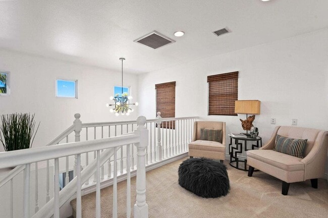Building Photo - 551 Vista Azul
