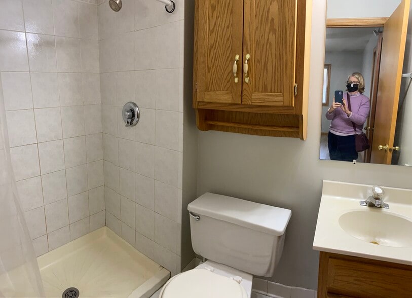 master shower - 3121 S Harlem Ave