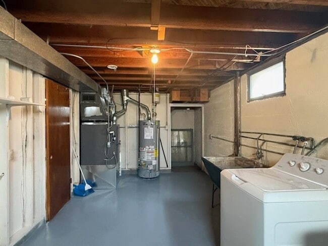 Building Photo - House For Lease