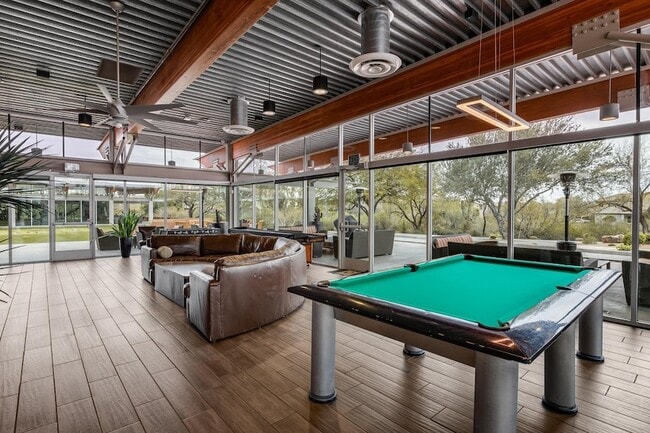 Building Photo - 3983 E Cat Balue Dr