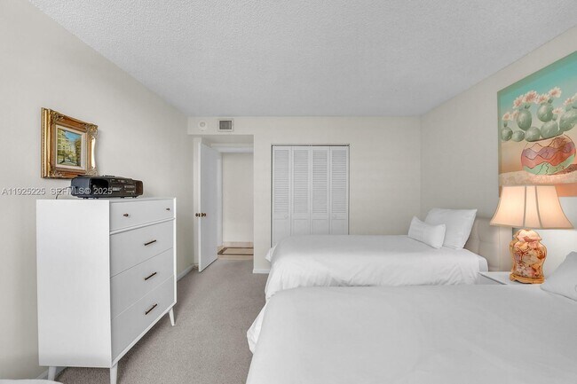 Building Photo - 177 Ocean Ln Dr