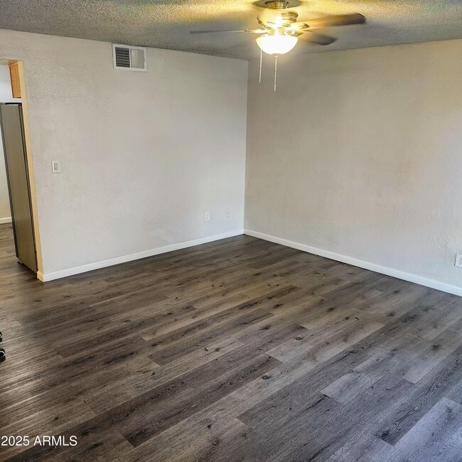 Building Photo - 4615 N 39th Ave