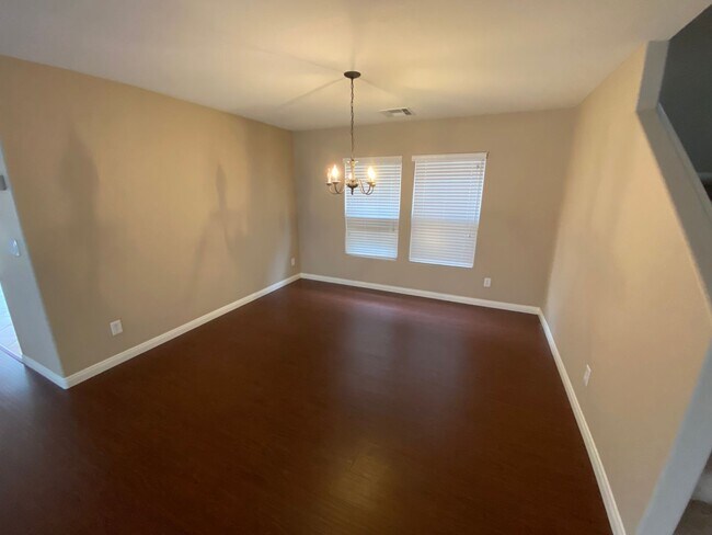 Building Photo - Wonderful 4 bed/2.5 bath home located in Summerlin