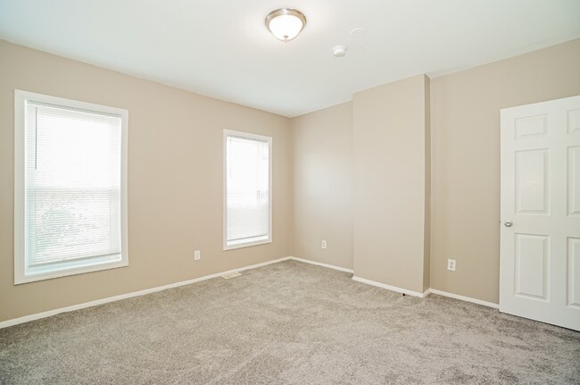 Building Photo - 392-394-394 N Garfield Ave