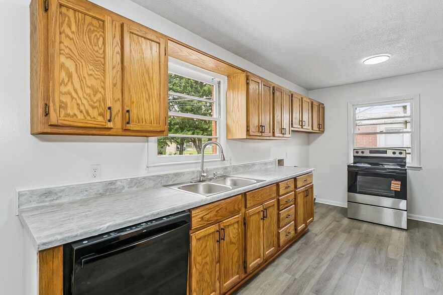 Building Photo - 2807 S Pattie St