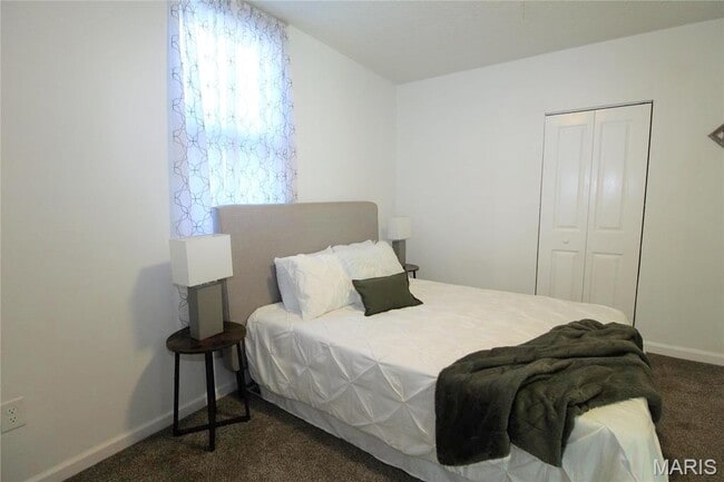 Building Photo - 413 N Center St