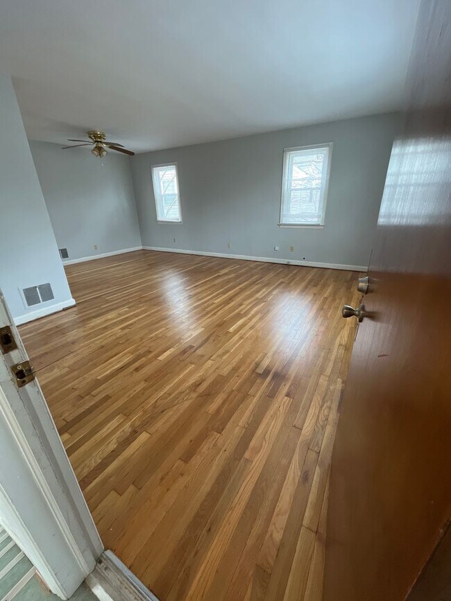 Building Photo - 943-945-945 Sheridan Ave