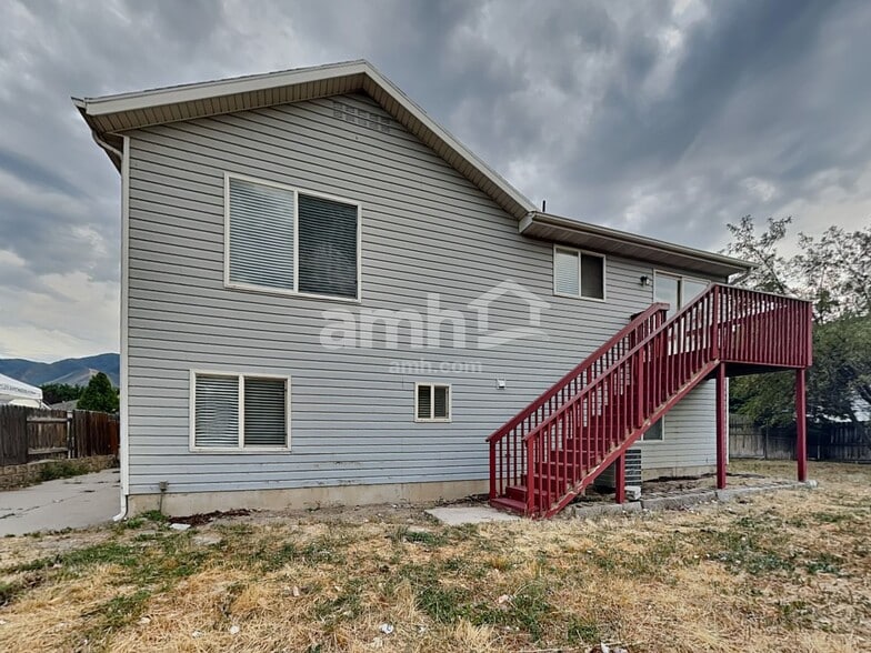 Building Photo - 1365 E 150 S