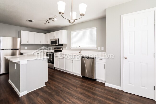 Building Photo - 1100 Beechwood Ln