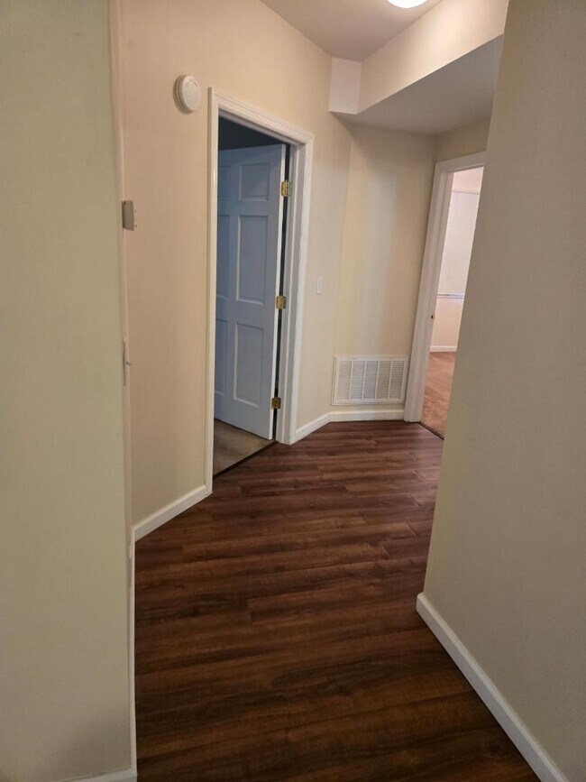 Building Photo - 522 Spring St