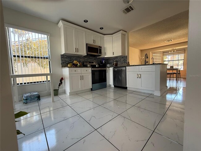 Building Photo - 227 Burning Tree Dr