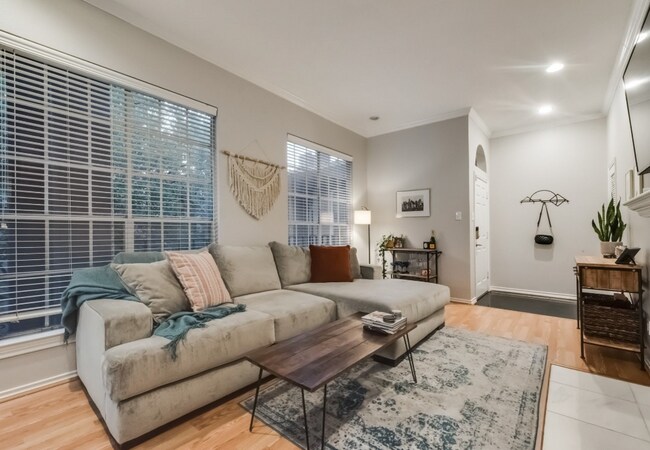 Building Photo - 3311 Blackburn-22017