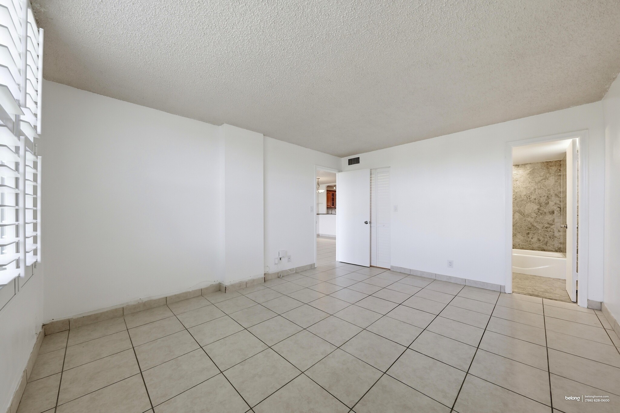 Building Photo - 121 Royal Pk Dr