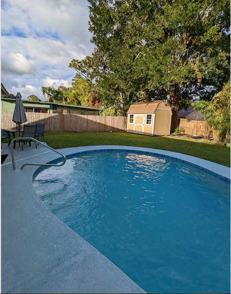 Building Photo - 1357 Dexter Dr E