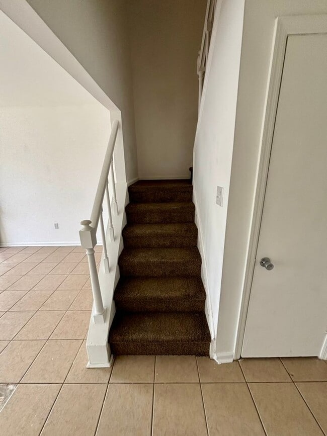 Building Photo - 68 Village Dr