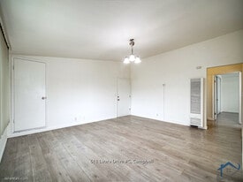 Building Photo - 611 Laura Dr