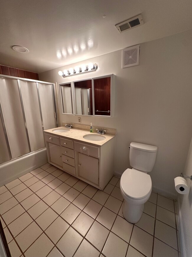 Building Photo - 4370 Calavo Dr